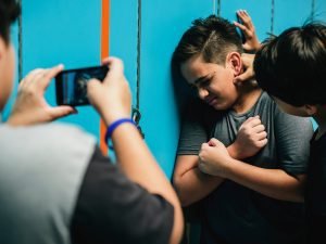 IEM alerta sobre retroceso en educación tras eliminación de programas de sexualidad y protocolo contra bullying LGBTIQ+