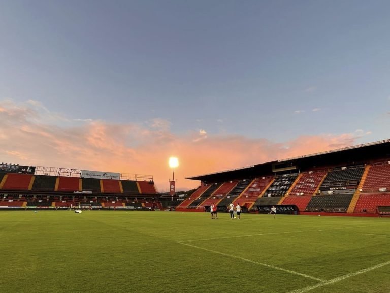 Alajuelense en problemas para jugar ante Herediano: Estadio Nacional y Fello Meza no se pueden usar