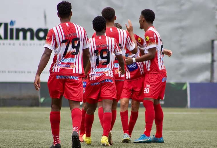 Santos logra tres puntos de oro ante Herediano y respira en la lucha por no descender.