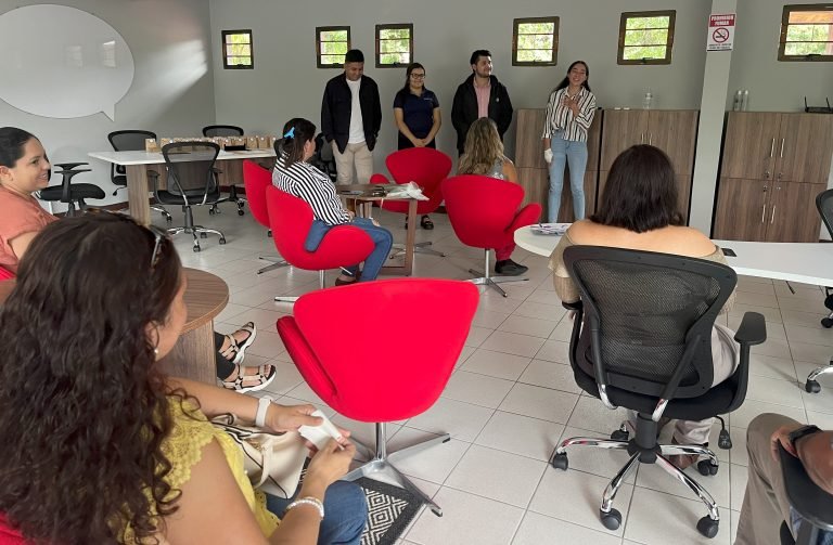 Emprendedores de Santa Ana se capacitan en curso de tecnologías de información