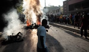 Turba quema vivos a 13 presuntos pandilleros en Haití