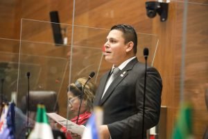 Geison Valverde le exige a Rodrigo Chaves que no se suspenda obras de Salud en Guápiles