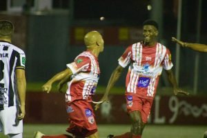 Santos toma aire por el no descenso y complica a Sporting en la clasificación