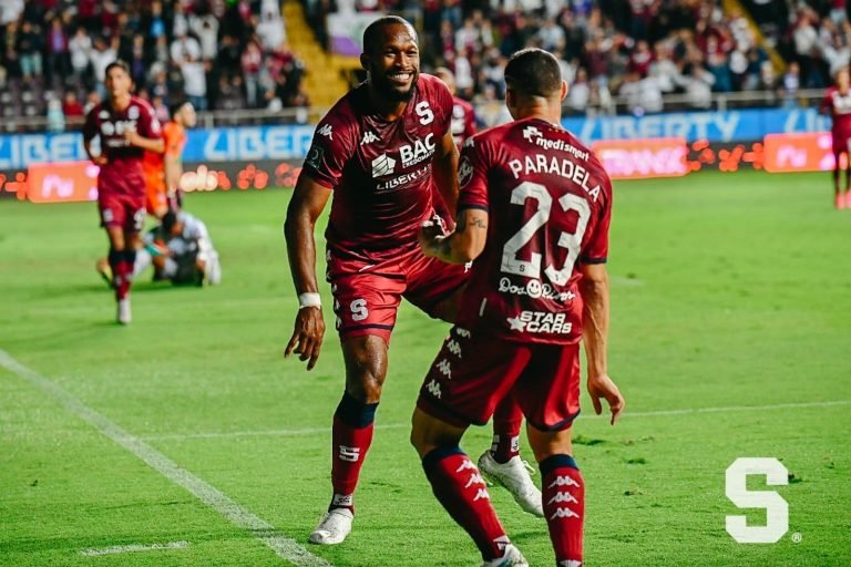 ¡Goleada morada, Saprissa demuestra por qué es el líder!