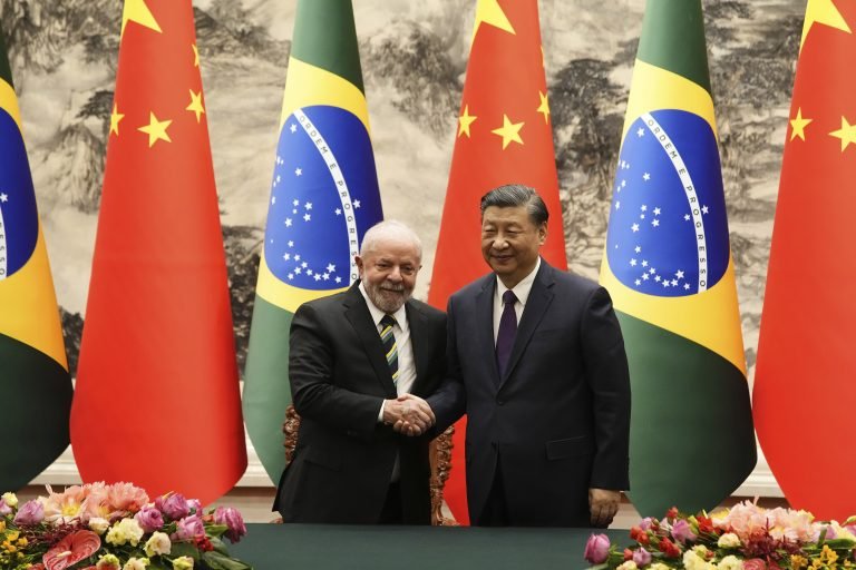 En China, Lula busca ayuda para reconstruir la industria brasileña