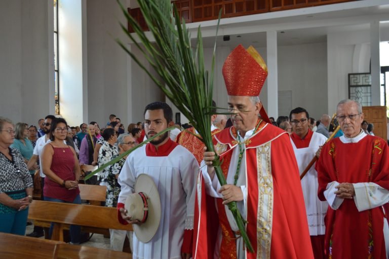 Obispo de Tilarán llama burrada e ignorancia la frasecita “no hay que mezclar religión y política”