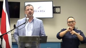 Pregúntele a la gente en Alajuela que gritaba quiénes son los filibusteros, señala Rodrigo Chaves