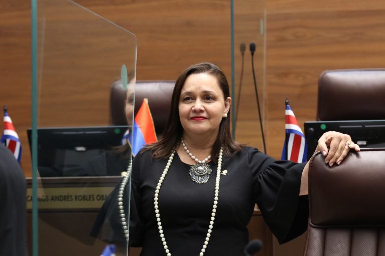 Vanessa Castro hace un llamado al Congreso a ser la voz y corazón de la ciudadanía en defensa del pacto social