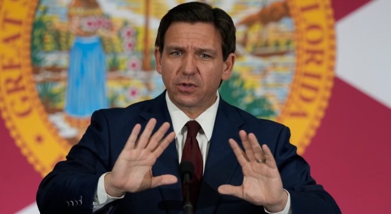 Gobernador DeSantis firma ley en Florida contra inmigración irregular