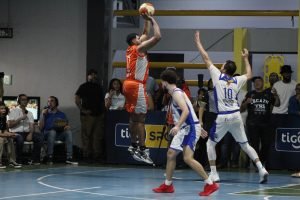 PFC Pelicans se roban el primer juego y dan duro golpe sobre la mesa