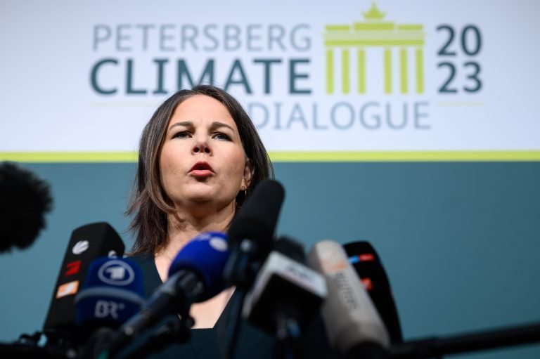 Ministra Baerbock: países ricos cumplirán con ayudas climáticas en 2023