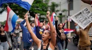 Surgen denuncias de fraude electoral en Paraguay, opositores protestan