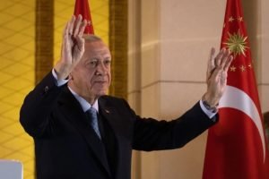 Erdogan de Turquía prevalece en la prueba electoral de su gobierno de 20 años