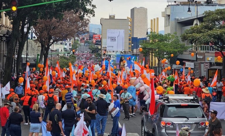 Trabajadores marcharon este 1° de mayo contra la jornada 4×3