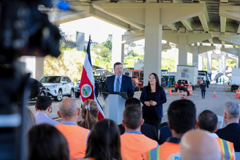 Me alegra oír esos pitos de gente celebrando, señala Rodrigo Chaves al inaugurar Circunvalación Norte