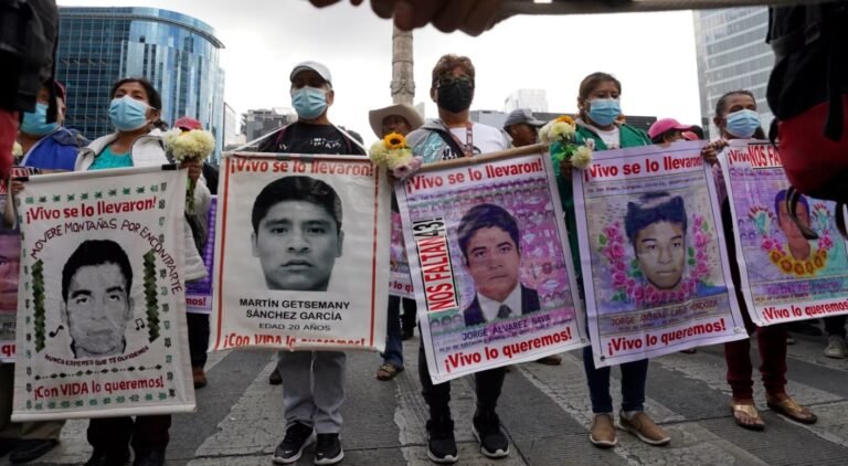 México: detenidos ocho militares por caso de los 43 estudiantes de Ayotzinapa