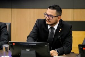 Proyecto del Frente Amplio para cambio de sexo en niños es una completa basura, señala David Segura