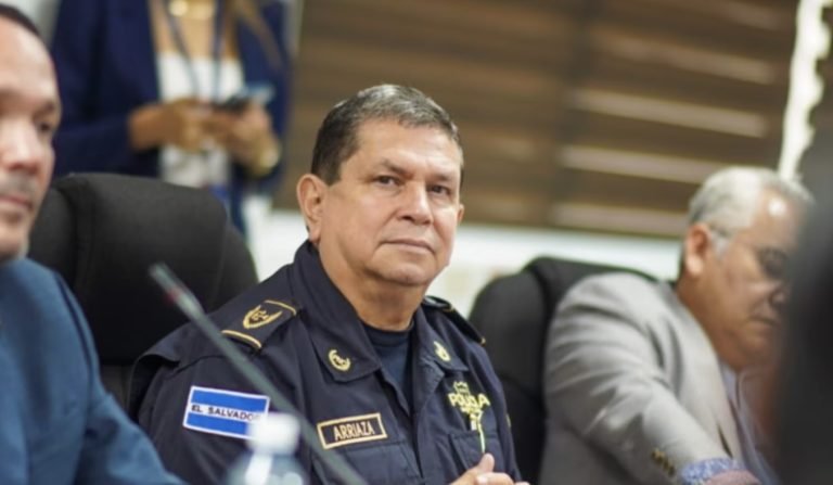 El Salvador: director de la policía sugiere que podría comenzar proceso penal contra periodistas por caso tregua de pandillas