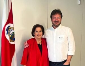 Seguidores de Chaves participarán en elecciones municipales con el Partido Aquí Costa Rica Manda