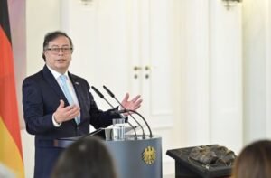Gustavo Petro lamenta la caída del Muro de Berlín que ocasionó una pérdida de “valores de izquierda”