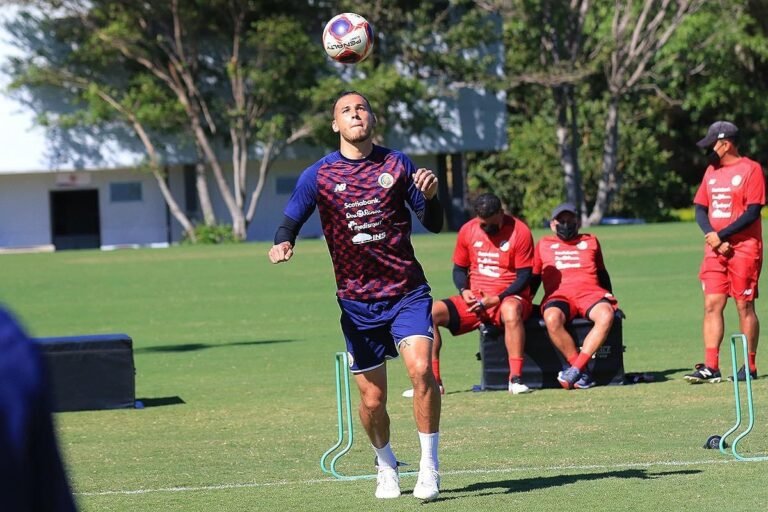 Juan Pablo Vargas: “Tampoco se trata de nosotros llenarnos y ahogarnos de las críticas”