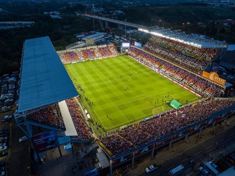 Estadio Ricardo Saprissa clausurado por el Ministerio de Hacienda