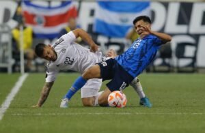Muchas ganas y cero fútbol, La Sele a un paso de ser eliminada en fase de grupos