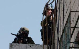 Tropas israelíes, respaldadas por helicóptero, matan a 5 palestinos en enfrentamiento