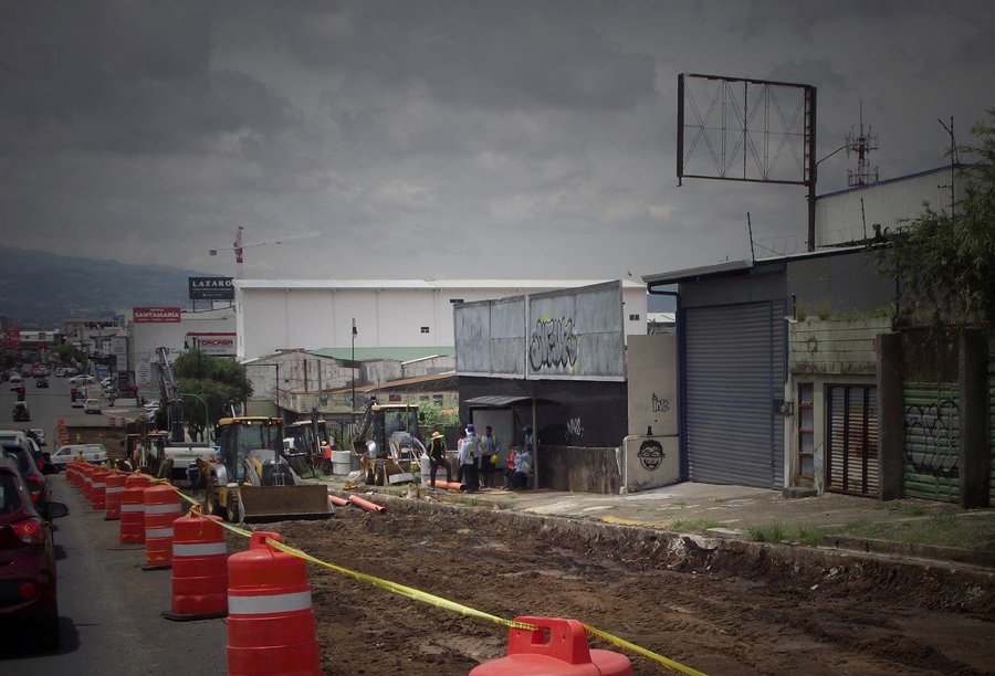 MOPT continúa los trabajos para mejorar la superficie del pavimento en ...