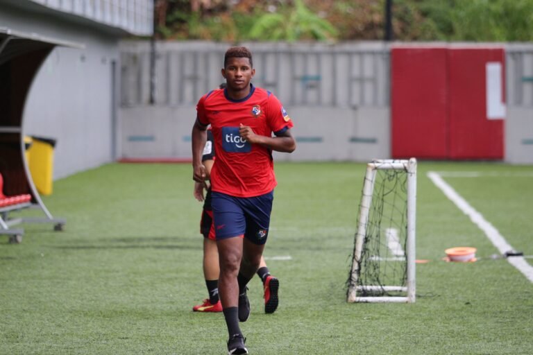 Fidel Escobar sobre el partido ante Costa Rica: “Estamos muy bien en fútbol”