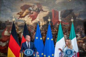 Scholz insiste en Roma en una respuesta europea común a la migración