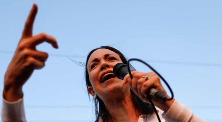 Venezuela: María Corina Machado reta al gobierno y desestima inhabilitación política por 15 años