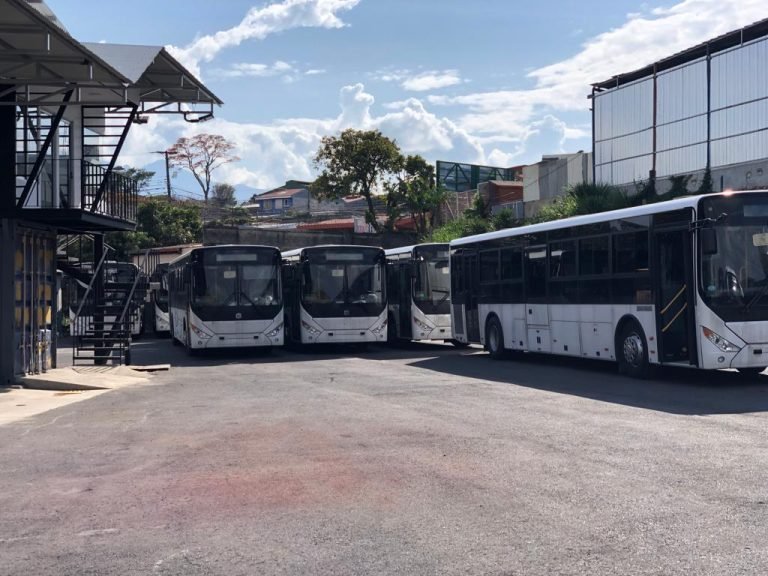 Juez frena ingreso de empresa con buses nuevos a Heredia y habilita otra con unidades descontinuadas