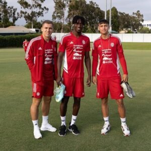 Roan Wilson y Carlos Mora quedan fuera de la Selección