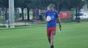 Thomas Christiansen se molesta por las condiciones previas al choque con Estados Unidos