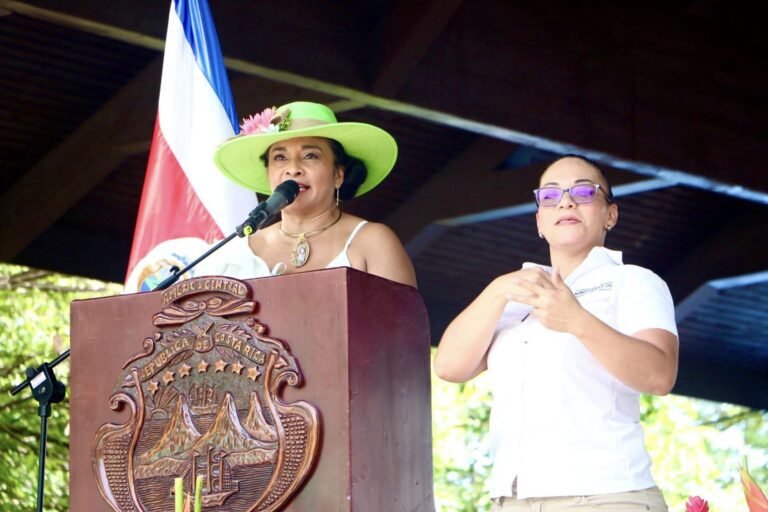 Gobierno firmó reglamento para desarrollo de infraestructura turística y recuperación del patrimonio cultural en Guanacaste