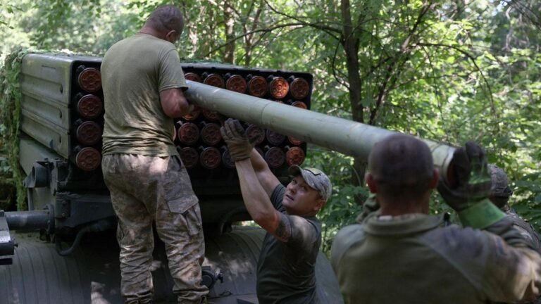 Al menos ocho personas murieron tras una serie de bombardeos rusos en la región de Donetsk