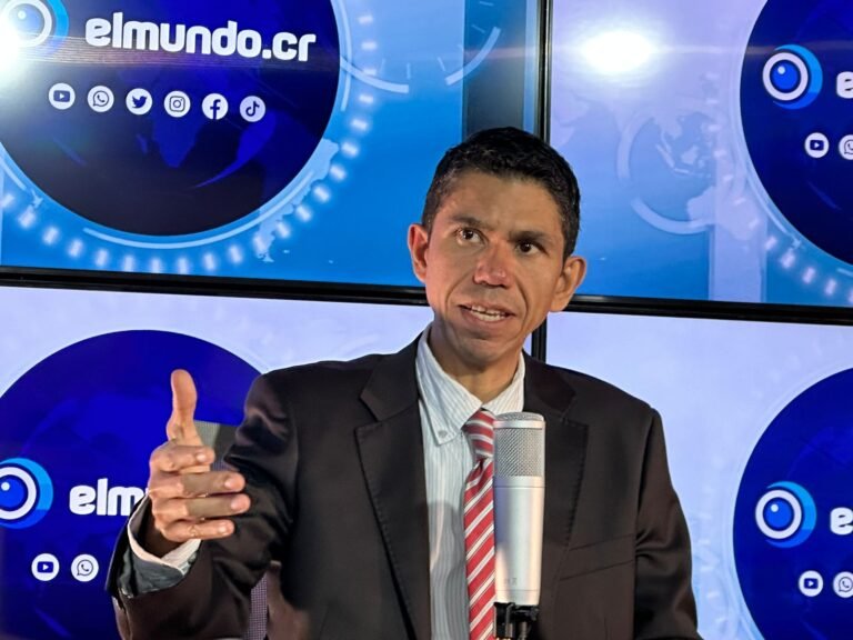 Luis Amador comunica a Asamblea Legislativa que no podrá comparecer el próximo lunes