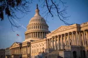 Ningún tirador no se reportaron heridos en el Capitolio de los EE.UU. después de una “mala llamada”, dice la policía