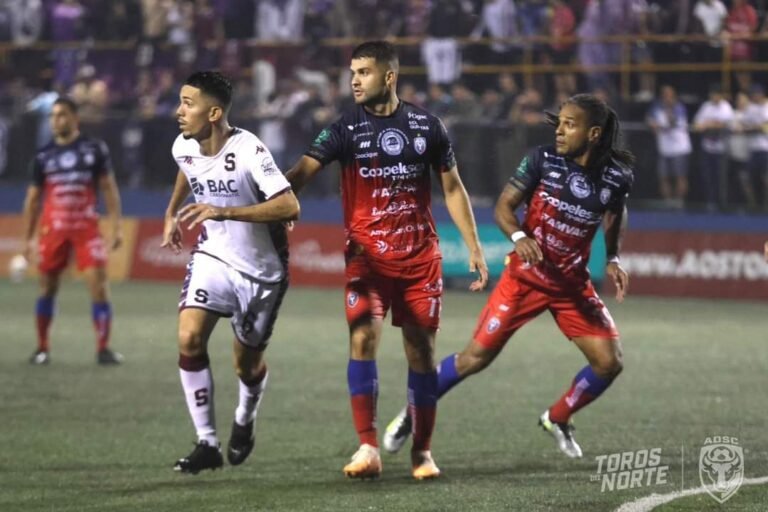 Saprissa derrotó 1-2 a San Carlos y recupera el liderato del torneo