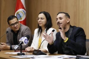 Frente Amplio propone reforma para impedir reingreso inmediato de turistas tras vencer su estadía