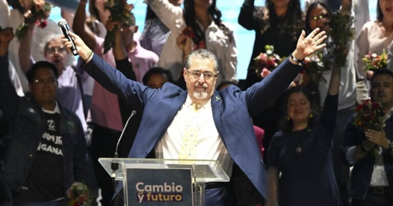 Progresista Bernardo Arévalo gana las elecciones en Guatemala