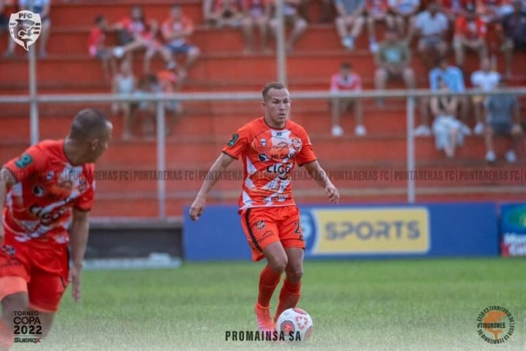 Oficialmente Kliver Gómez se despide de Puntarenas FC