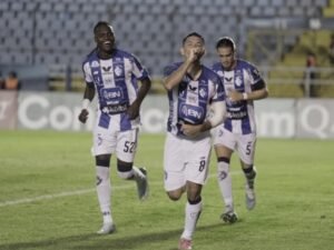 Douglas López: “El árbitro me dijo que fui a pasear al Mundial”