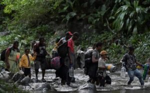 Panamá y Costa Rica anuncian medidas para gestionar retorno de migrantes irregulares de norte a sur