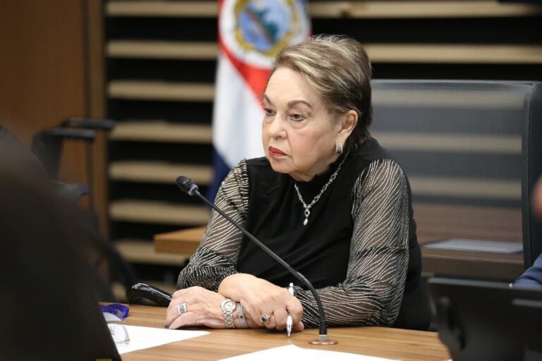 Gloria Navas presenta proyecto para evitar las interrupciones del Plenario por falta de quórum