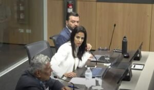 “La víctima soy yo”, asegura esposa de Leonel Baruch ante Comisión de Derechos Humanos