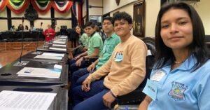 Estudiantes de Limón se convierten en diputados por un día 