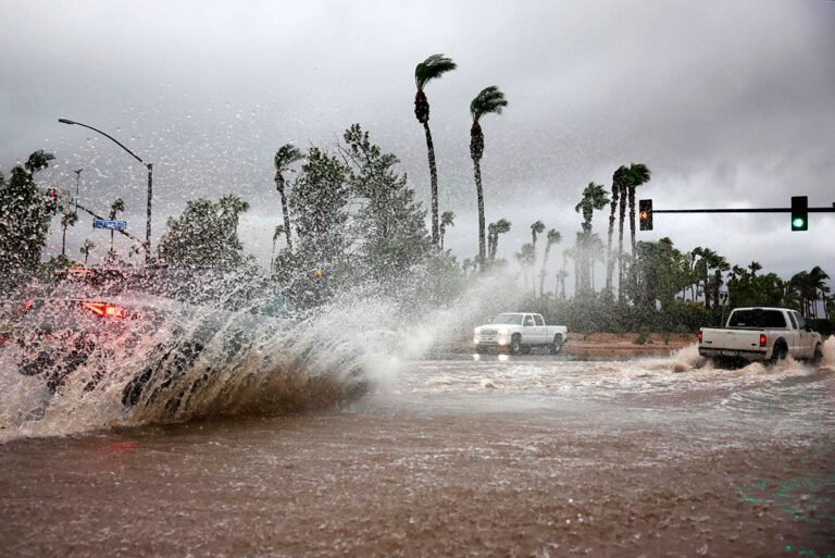 La tormenta Hilary avanza hacia el norte después de empapar el sur de California y el suroeste