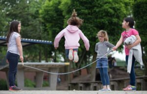 Alumnos rechazan código de vestimenta en escuelas alemanas